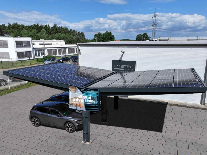Carport mit Solardach und Werbetafel